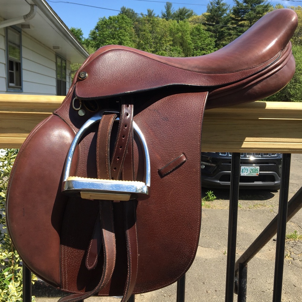 Brand new Camelot saddle